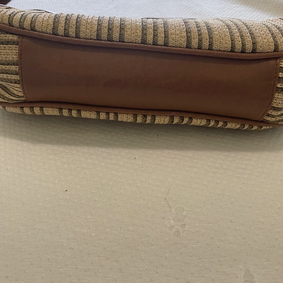 LIZ & CO Woven Straw Shoulder Bag in Neutral Stripe - Picture 6 of 6
